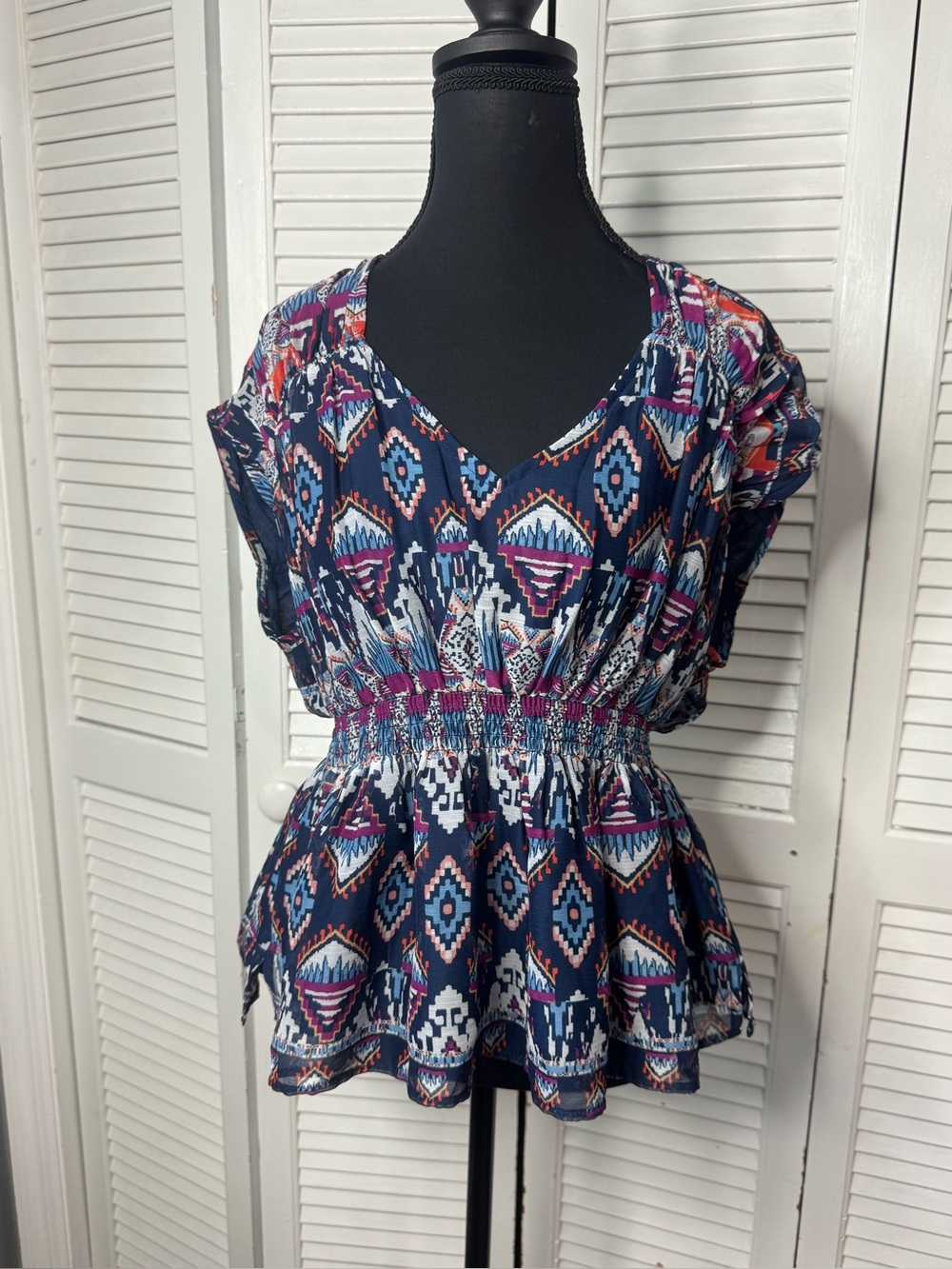 Old Navy Boho Aztec Print Waist Defined Peplum V Neck Chiffon Blouse medium